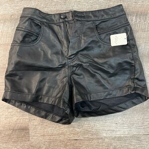 Free People Women’s Vegan Leather Shorts Black NEW Size 26 curvy